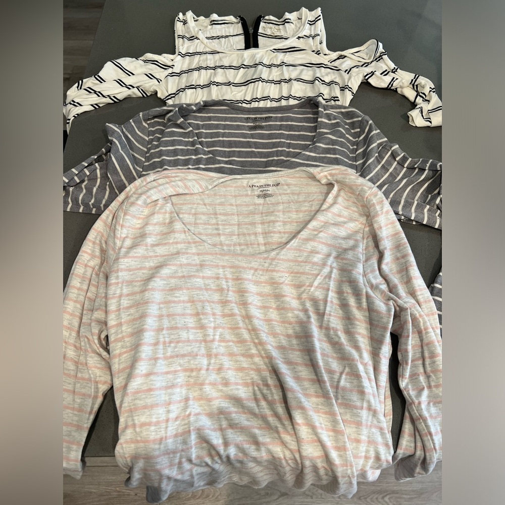Maternity top bundle, size medium